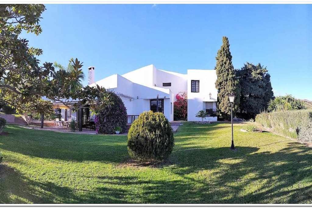 Cortijo Alberca Blanca Beach Torre de Benagalbon Exterior photo